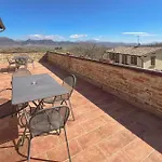 شقة 2 Bedroom Cozy In *