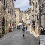 2 Bedroom Cozy In Διαμέρισμα Γκούμπιο