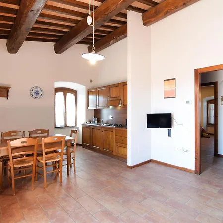 شقة 2 Bedroom Cozy In غوبيو